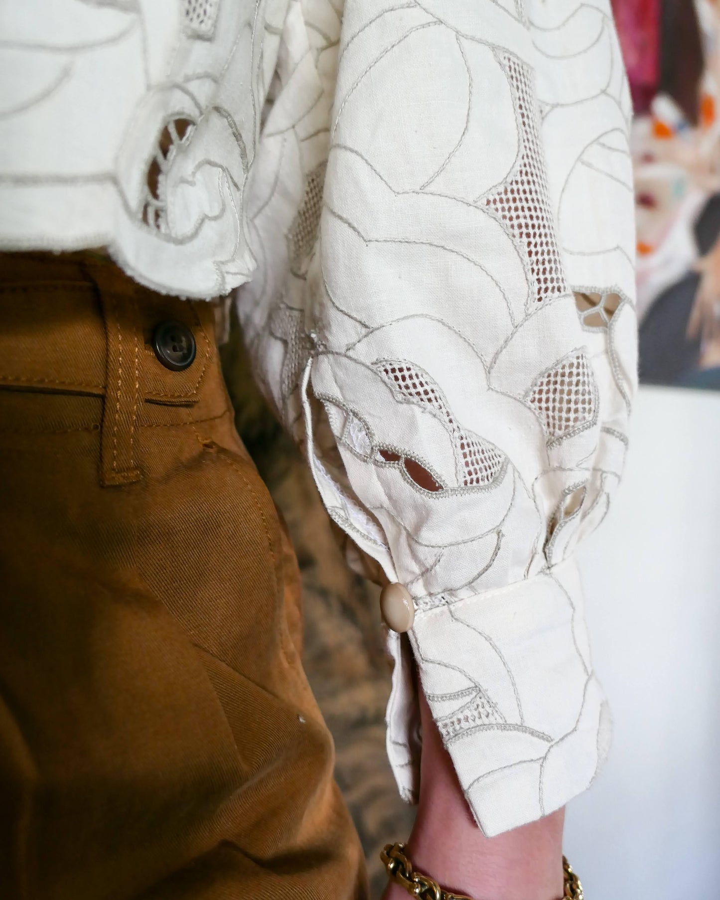 An almost crop top with a relaxed fit and warm neutral tones of cream and taupe, made with our signature Lim's Vintage embroidered cotton fabric. Comes with romantic puffed long sleeves and a scalloped hem. Wear it buttoned or unbuttoned, with wide leg fall colored slacks or jeans and leather boots.