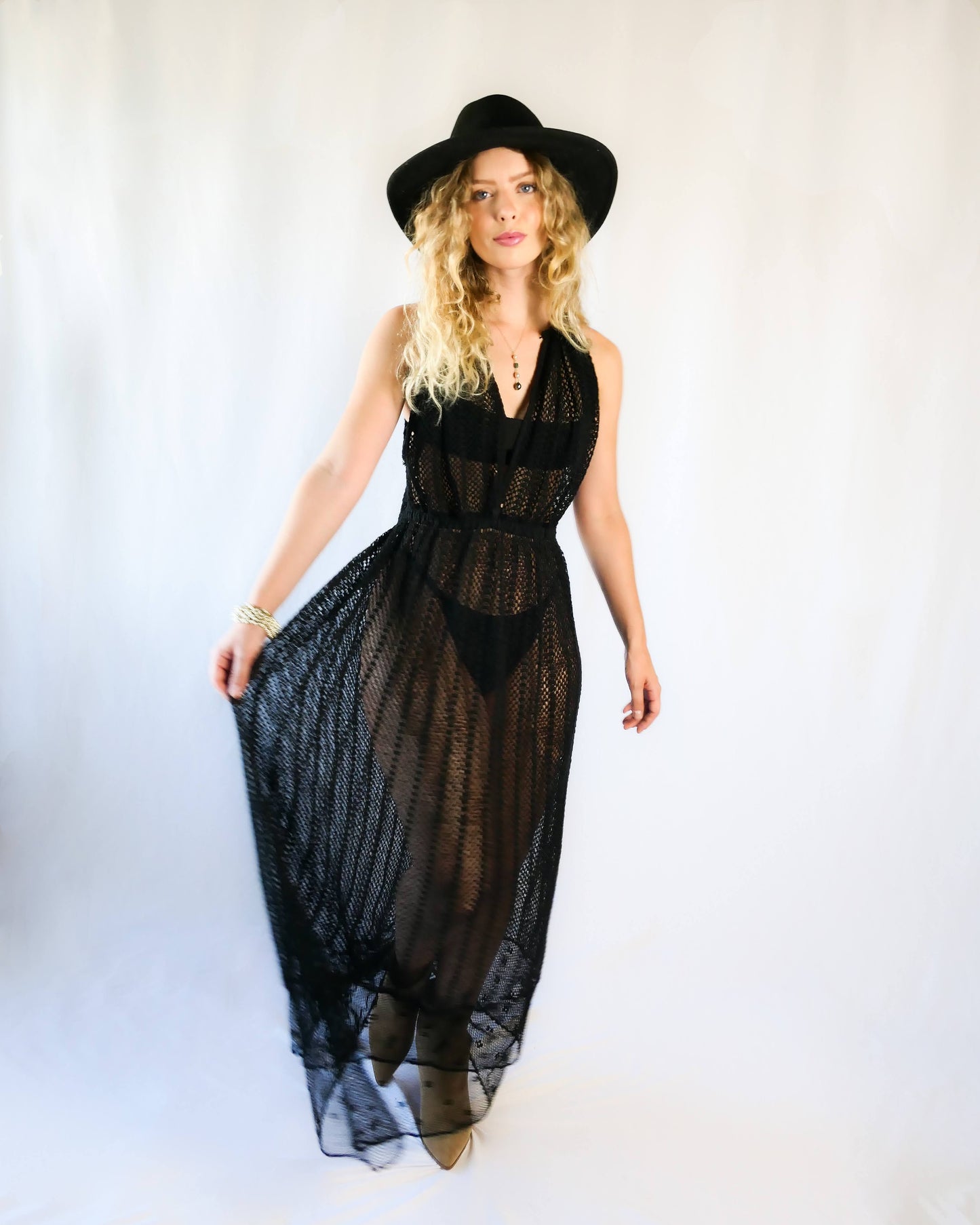 This boho chic dress in black is completely hand crocheted with soft cotton threads, with a Lim’s classic delicate net patterned crochet at the bottom hem. The dress is worn with the button open at the front for a flattering V-neckline.