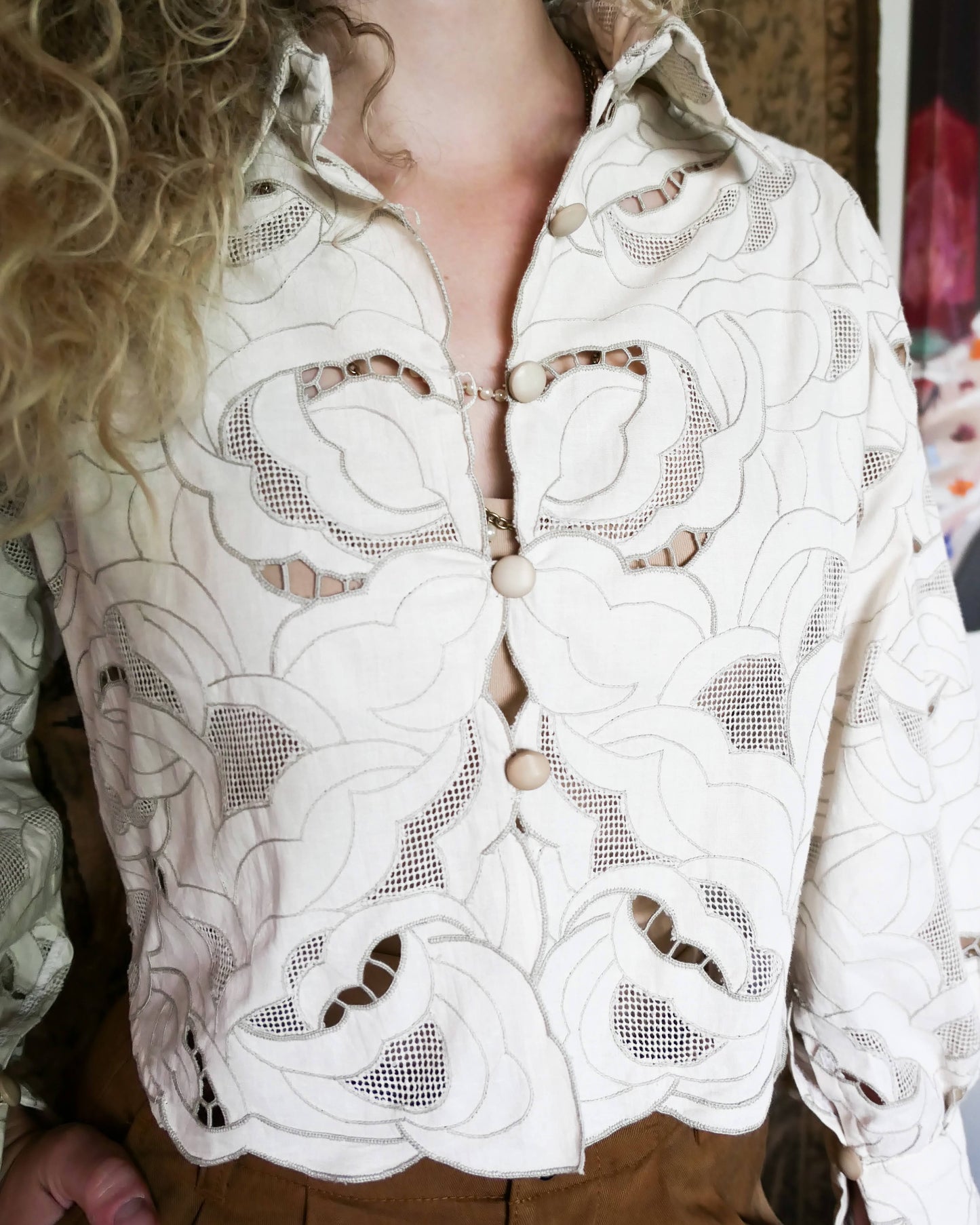 An almost crop top with a relaxed fit and warm neutral tones of cream and taupe, made with our signature Lim's Vintage embroidered cotton fabric. Comes with romantic puffed long sleeves and a scalloped hem. Wear it buttoned or unbuttoned, with wide leg fall colored slacks or jeans and leather boots.