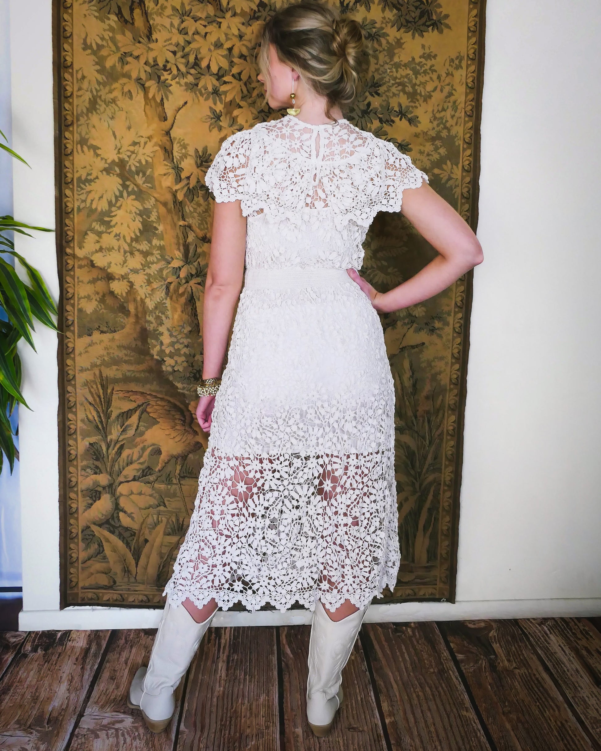 Romantic Midi Crochet Dress with Floral and Leaf Motif Romantic Midi Crochet Dress with Floral and Leaf Motif